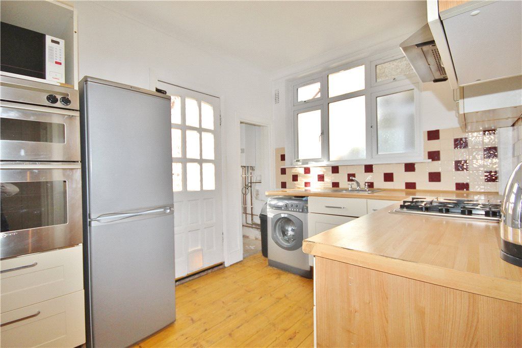 Property photo 3 of 6 Kitchen