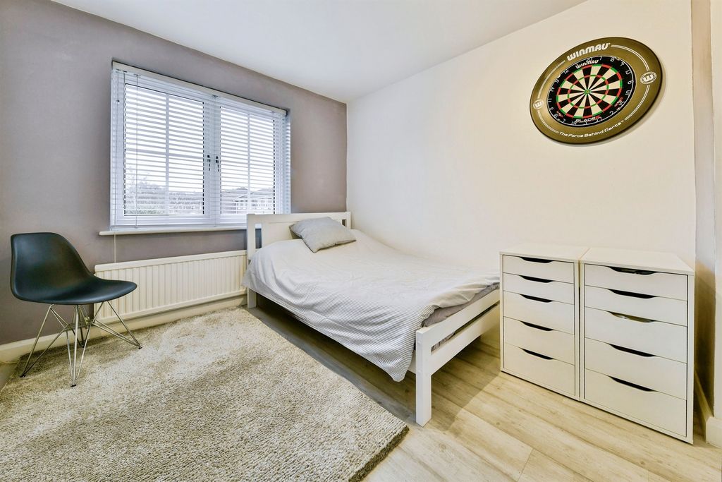 Additional image 15 of 4 bed terraced house for saleGlovers Close, Hertford SG13