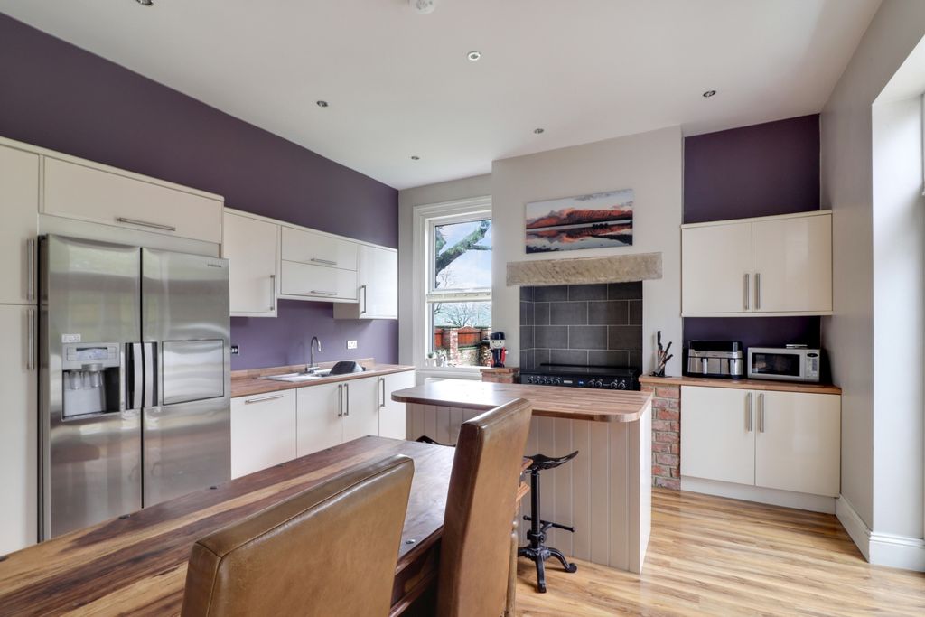Property photo 1 of 29 Large Kitchen Diner