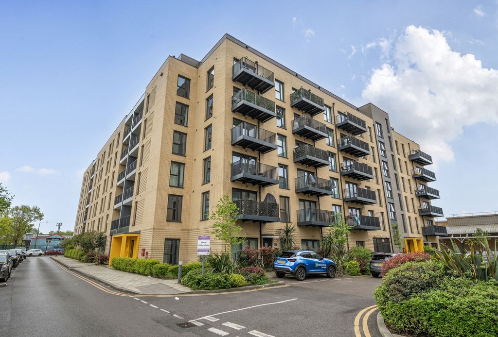 Property photo 2 of 11 1441659-20-69E1Fd...