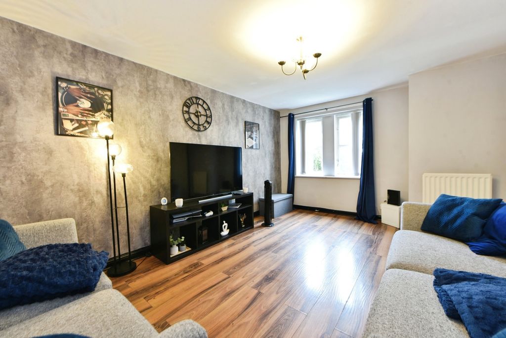 Property photo 2 of 17 Lounge