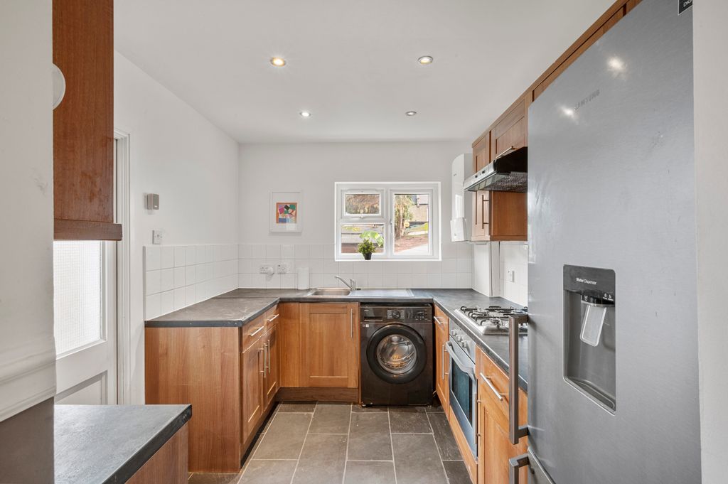 Property photo 2 of 14 Picture No. 32