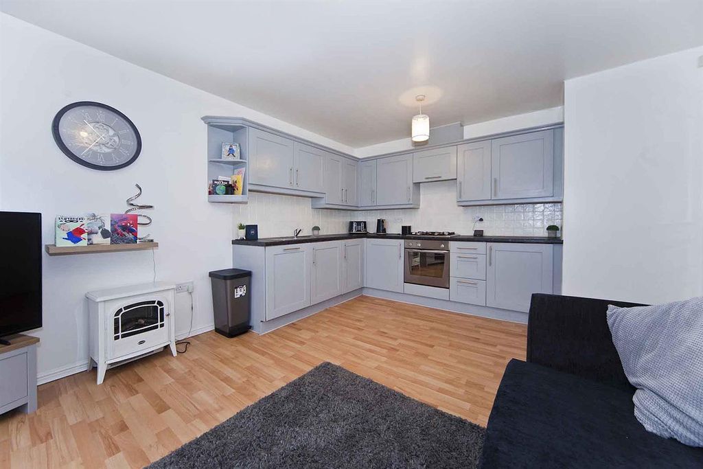 Property photo 3 of 11