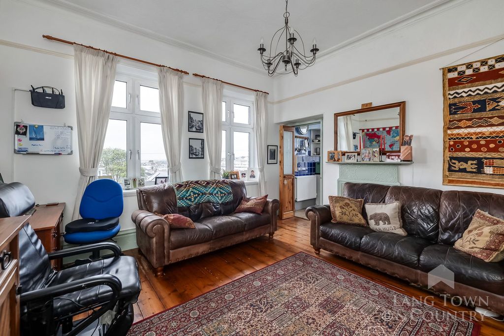Property photo 3 of 33