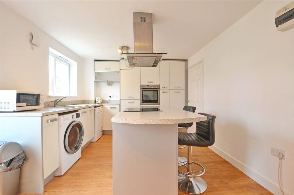 Property photo 2 of 17 Picture No. 15