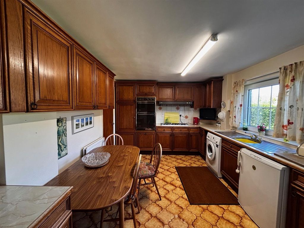 Property photo 3 of 31