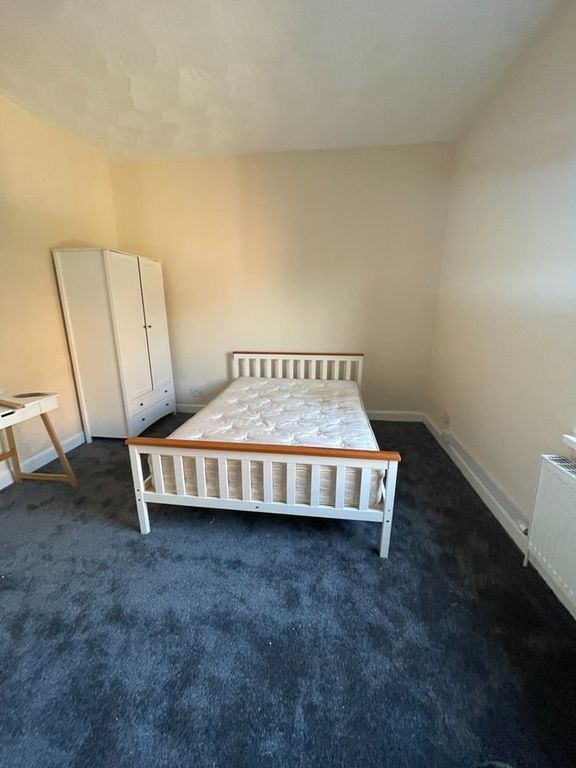 Property photo 2 of 5 Room 5