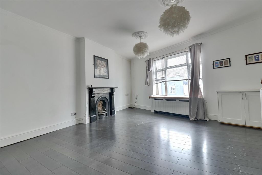 Property photo 1 of 14 9161Dcee-8B14-47Dd-9594-F1C2B09F34Ae_1_201_A.Jpeg