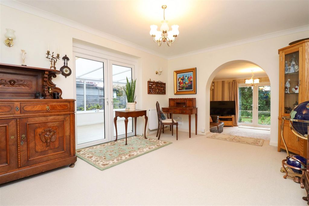Property photo 3 of 21 Dining Room