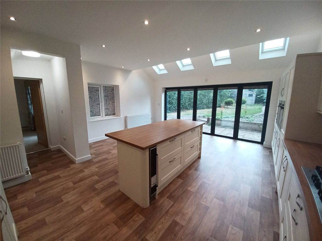 Property photo 2 of 15 Picture No. 27