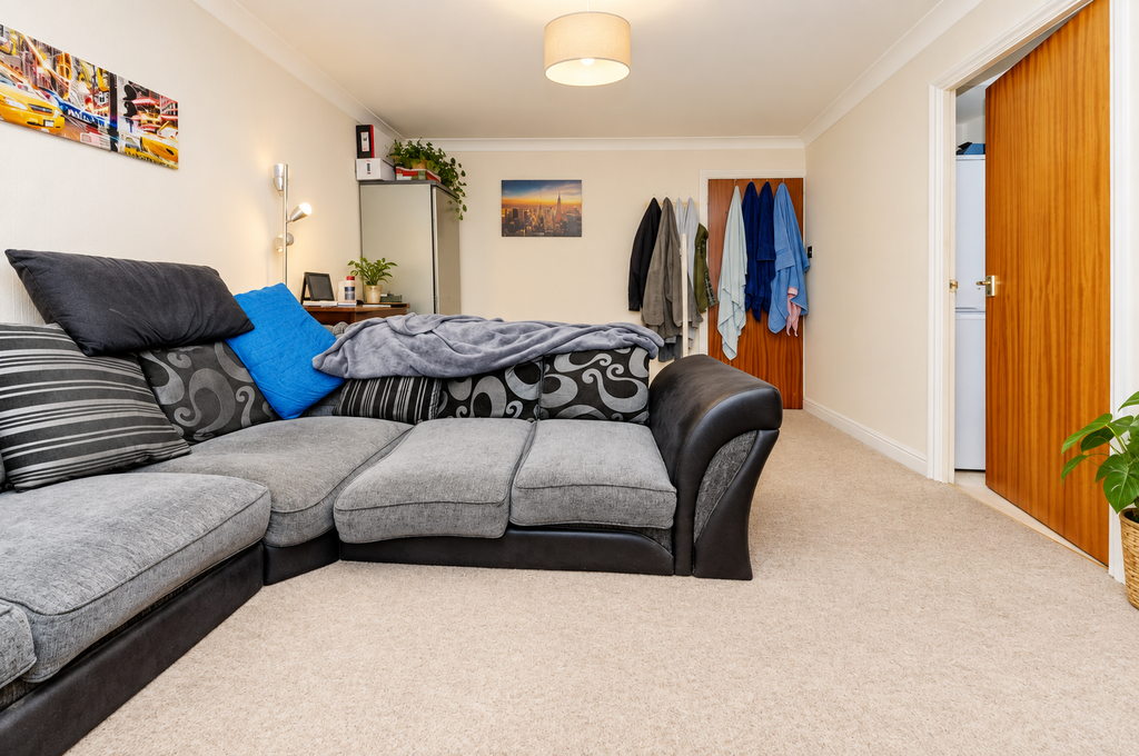 Property photo 2 of 9 Flat 6, Fareham House