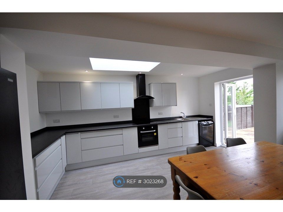 Property photo 1 of 11 Kitchen
