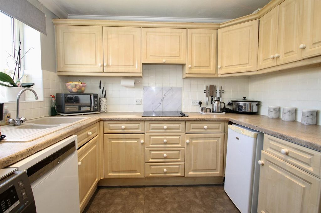 Property photo 3 of 10 Kitchen 1.Jpg