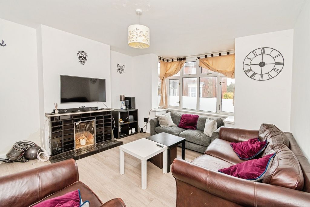 Property photo 2 of 11 Pbox-Img.Jpg