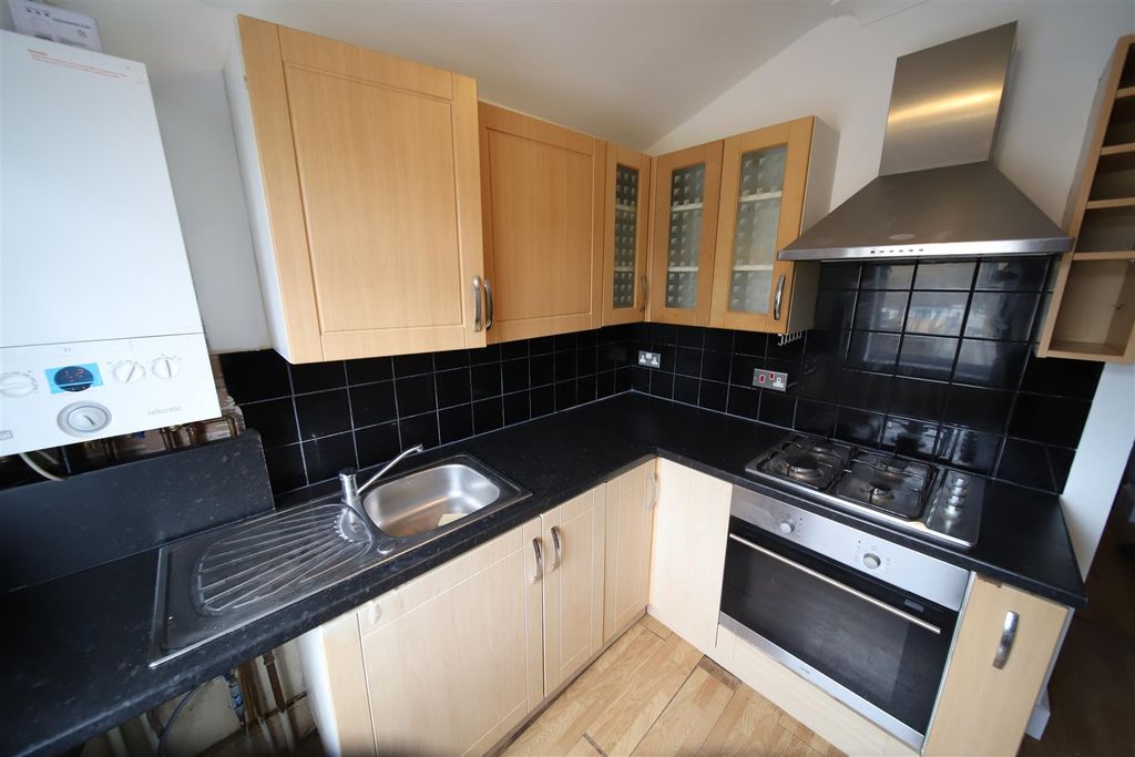 Property photo 2 of 8 Kitchen.Jpg