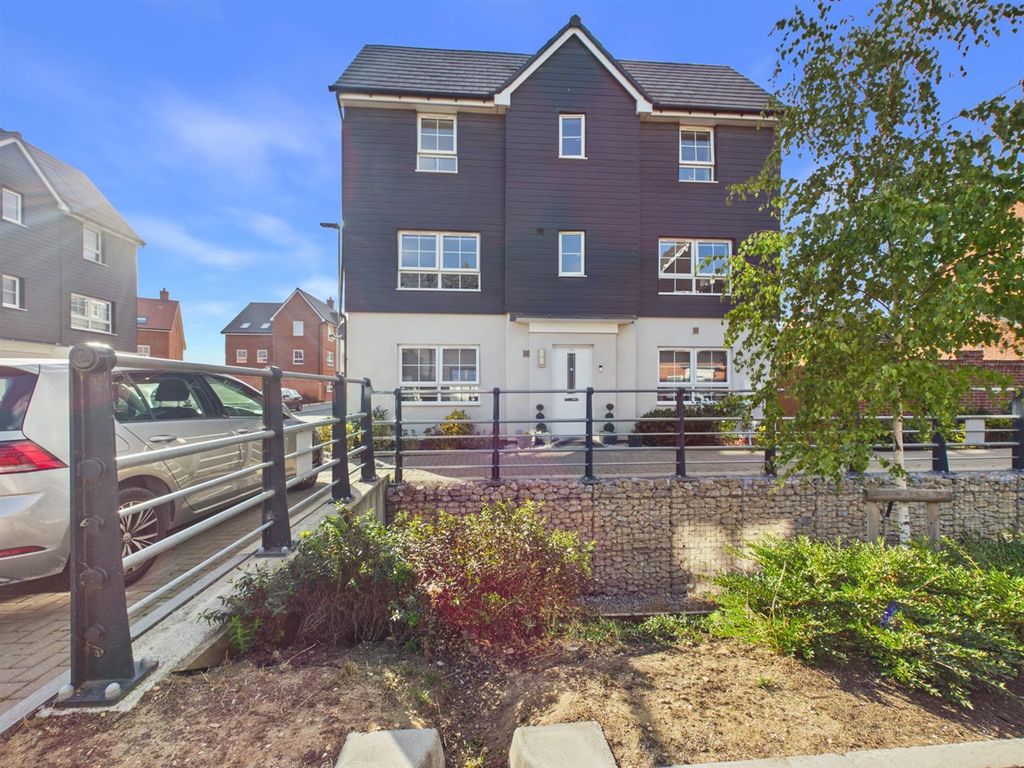 Property photo 1 of 15 Cam03851G0-Pr0072-Still023.Jpg