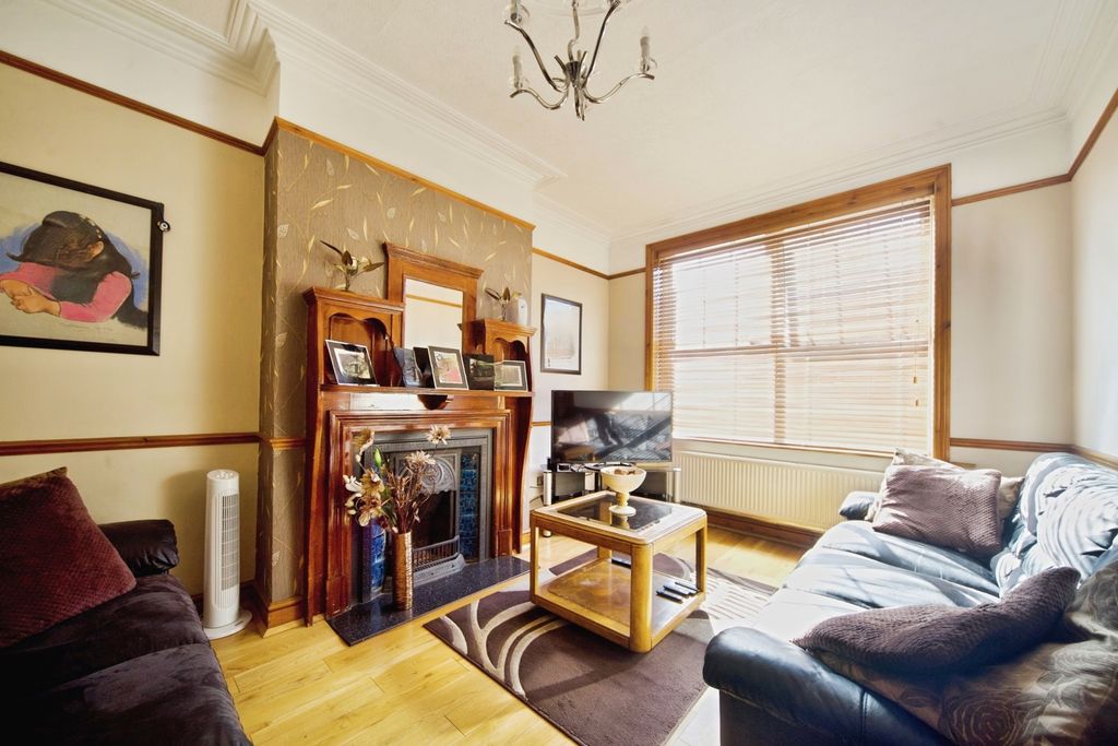 Property photo 2 of 17 Photo