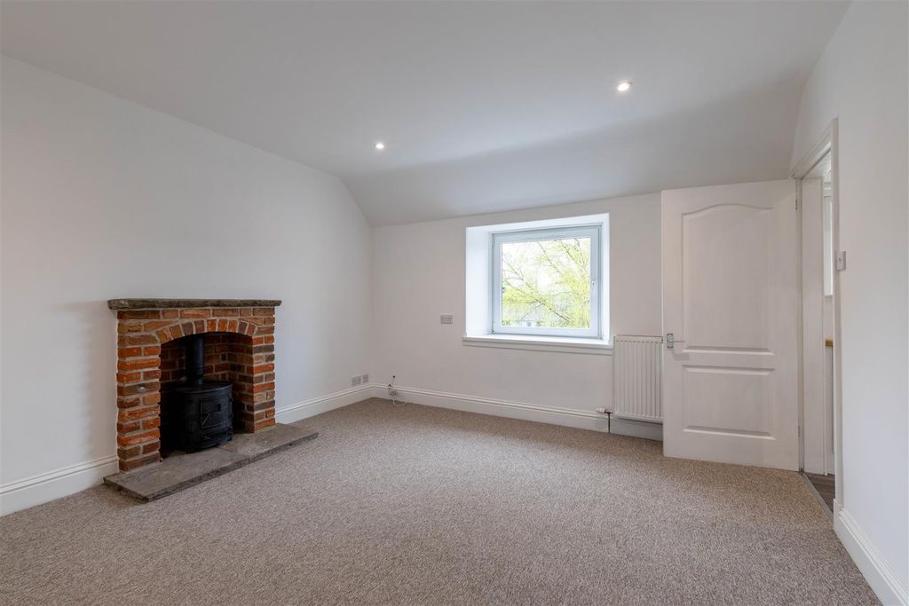 Property photo 3 of 12 S003.Jpg