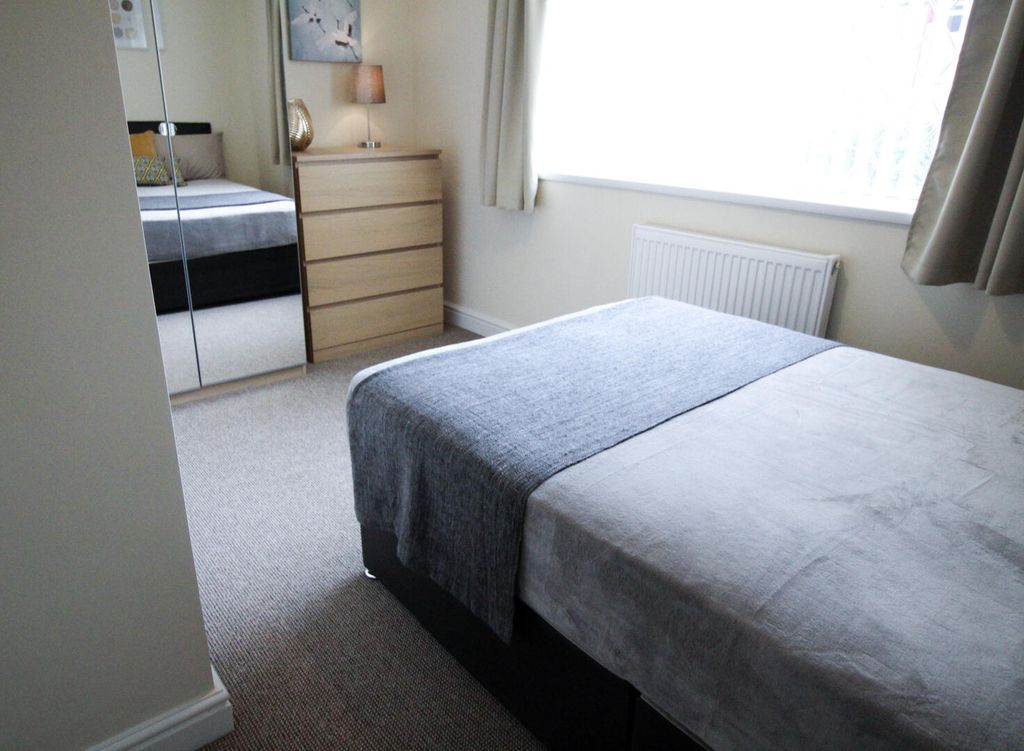 Property photo 1 of 7 Bedroom