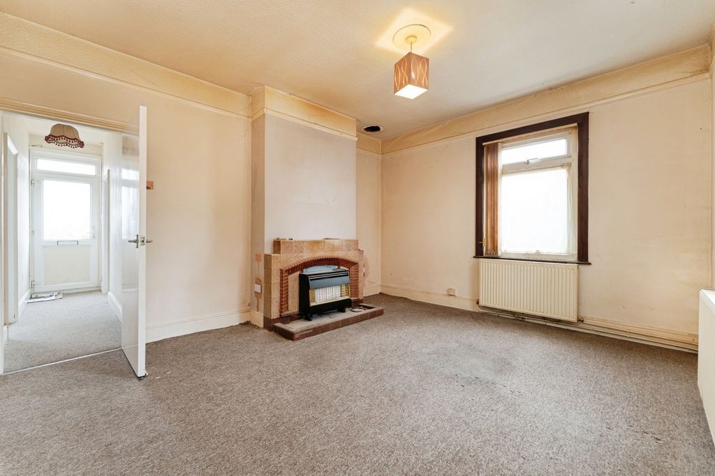 Property photo 3 of 16 Photo