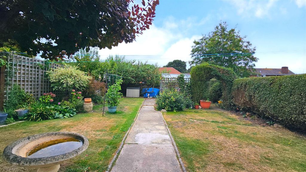 Property photo 3 of 12 Garden