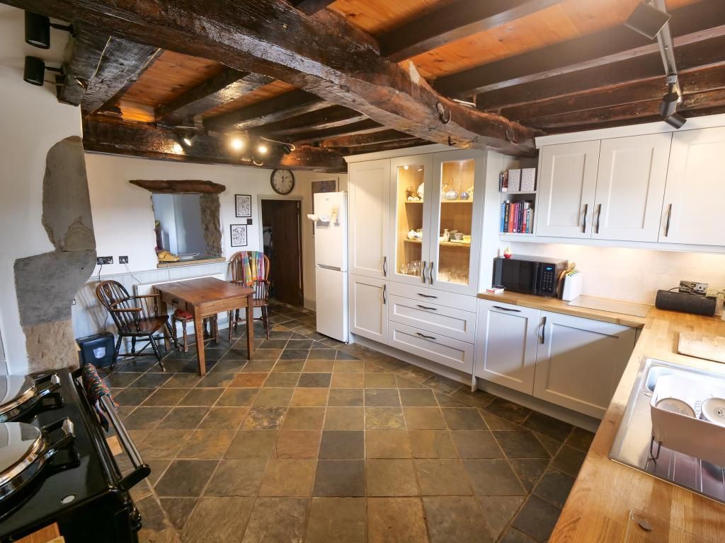 Property photo 2 of 18 Kitchen Dual Aspect