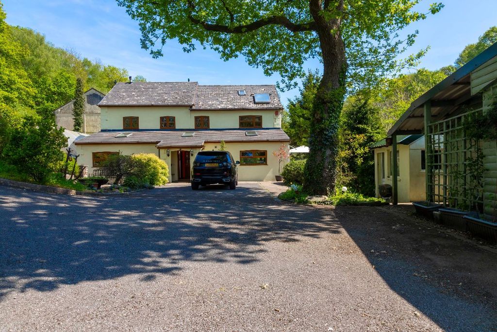 Property photo 1 of 85