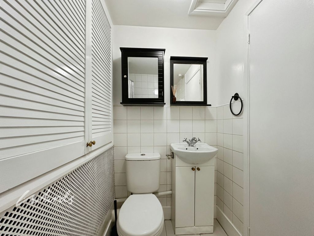 Property photo 3 of 21 Bathroom