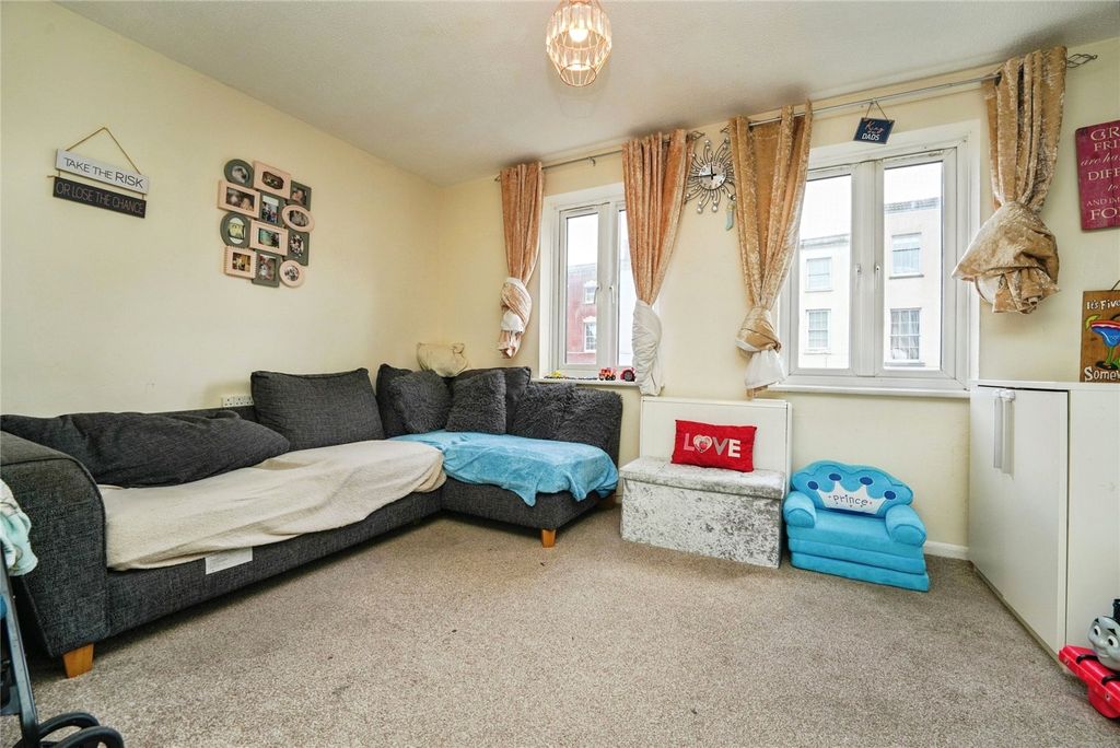 Property photo 2 of 6 Picture No. 37