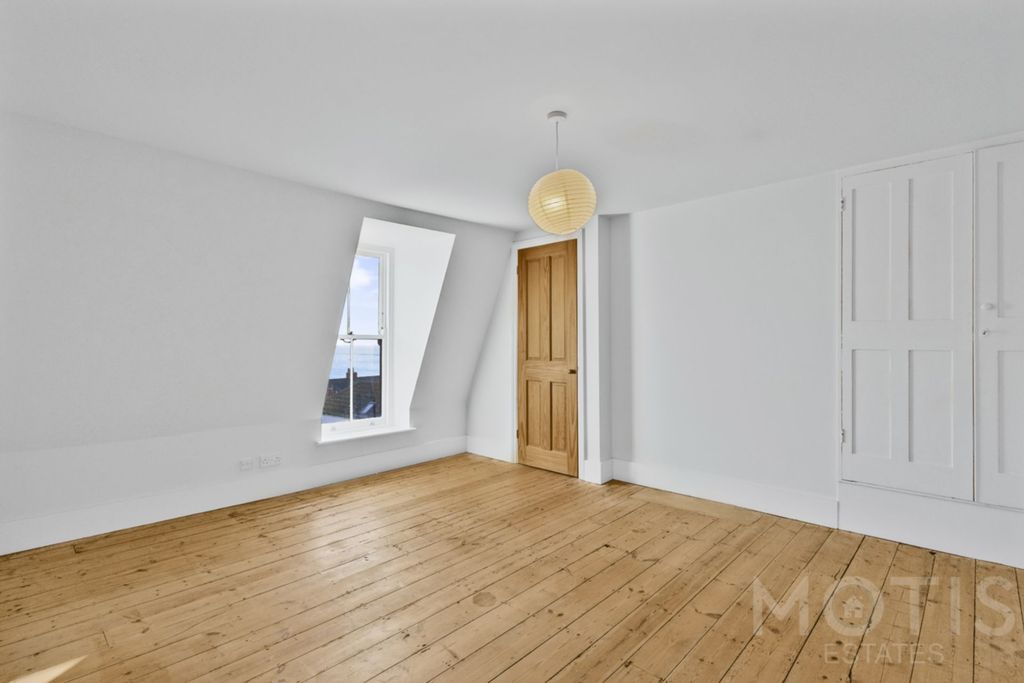 Property photo 3 of 23 Photo 21