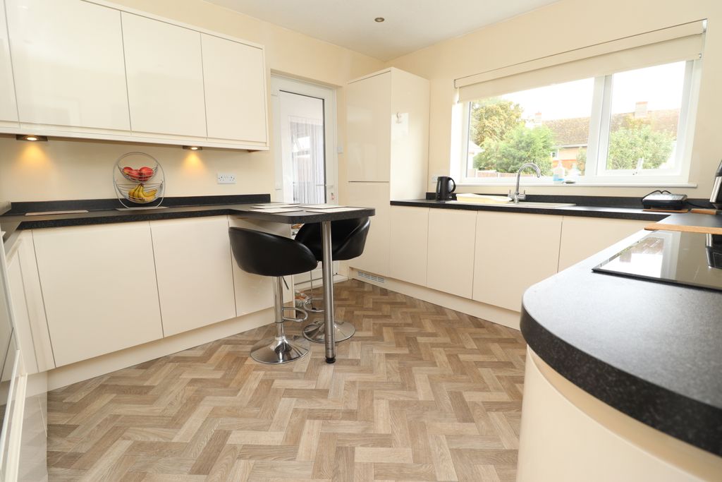 Property photo 3 of 14 Img_1916