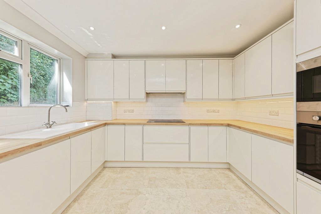 Property photo 3 of 18 Pbox-Img.Jpg