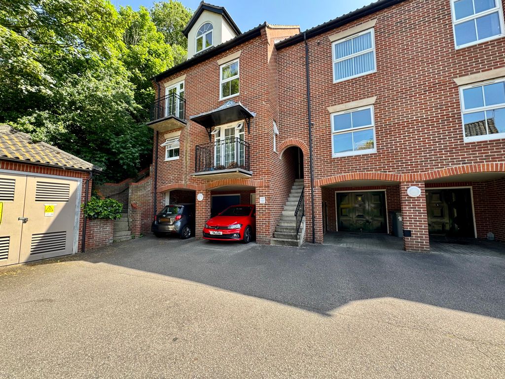 Property photo 1 of 17 Image