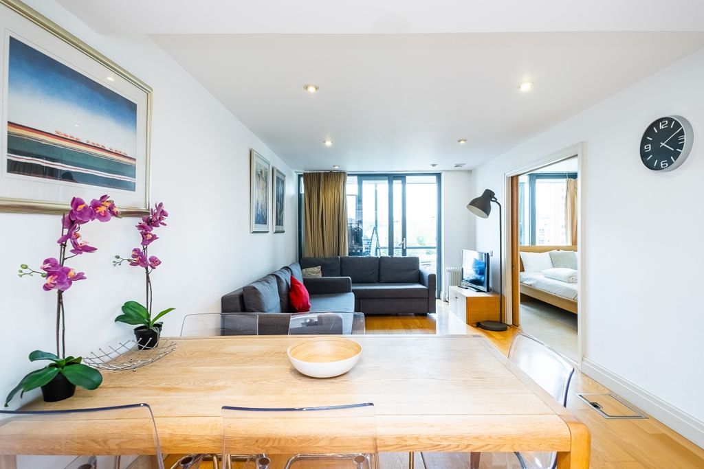 Property photo 3 of 10 39-21-Sheldon-Squ...