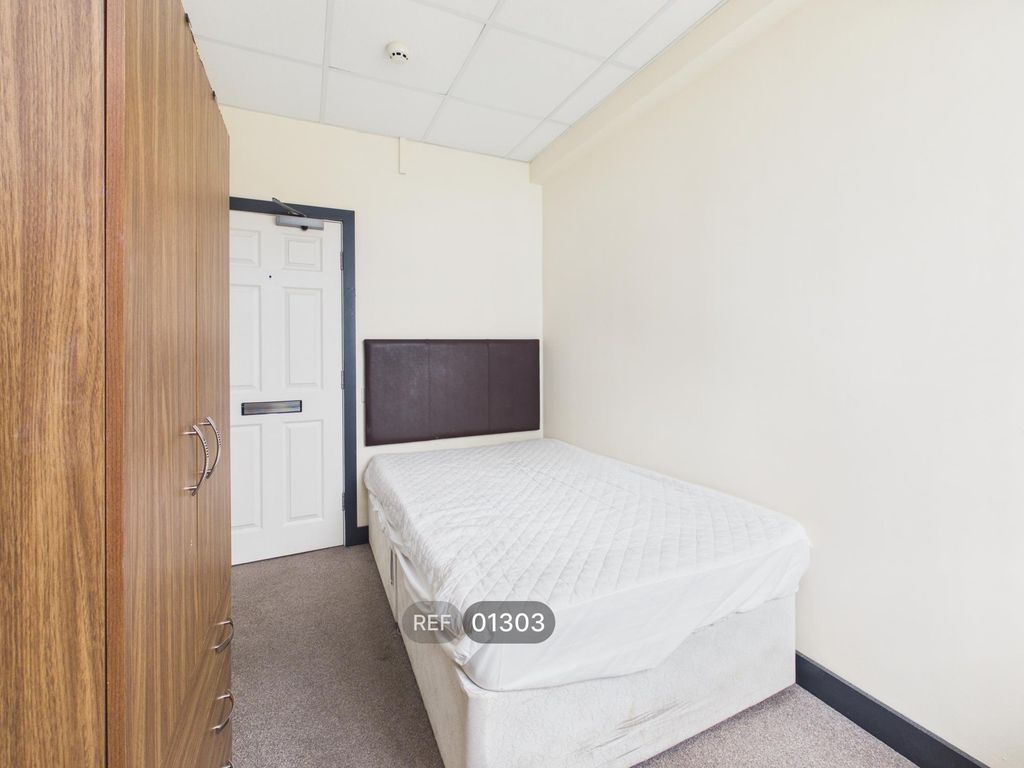 Property photo 2 of 17 Bedroom