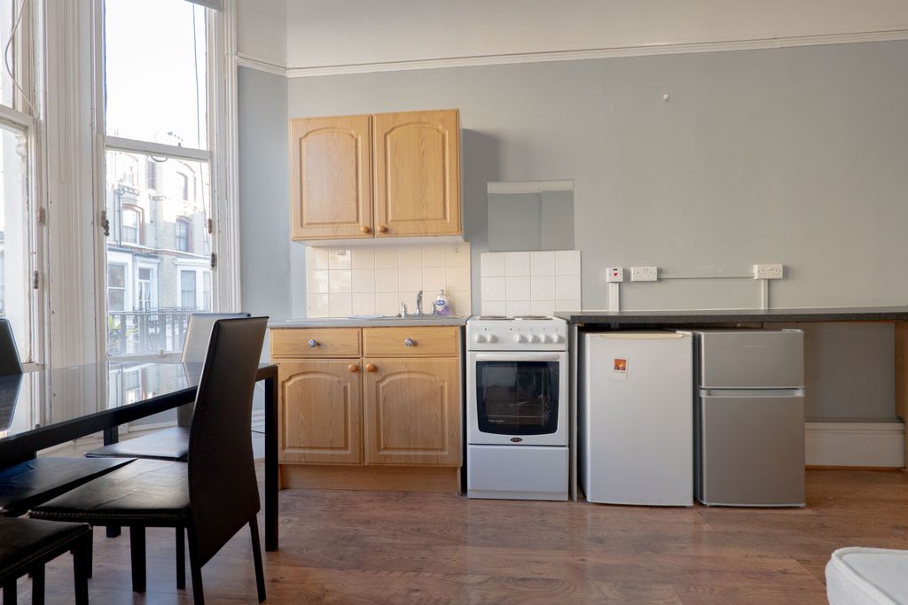 Property photo 3 of 6 Gallery