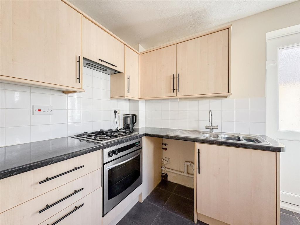 Property photo 3 of 30 Kitchen