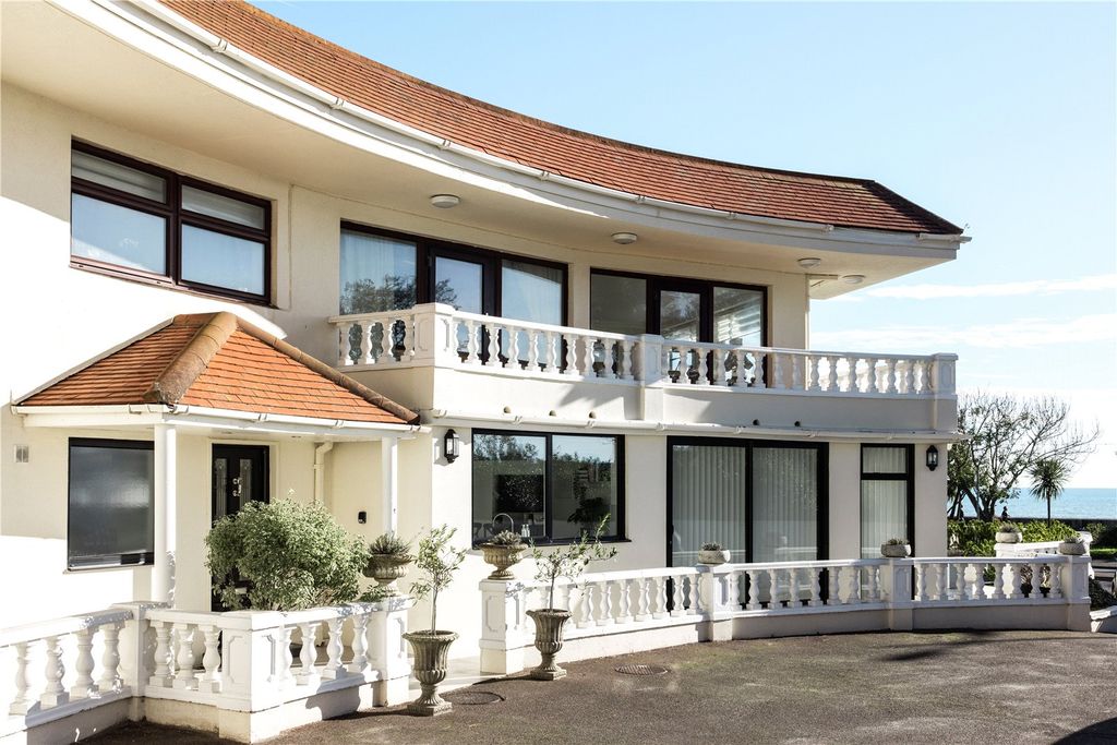 Property photo 1 of 21 External
