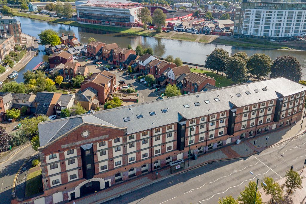 Property photo 1 of 18 Photo 01