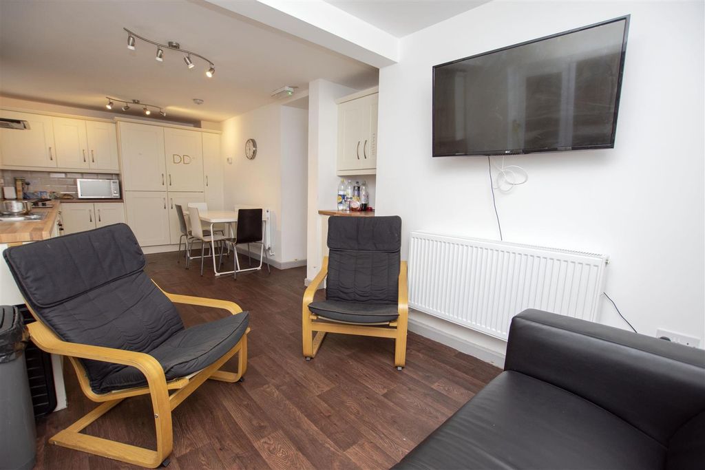 Property photo 1 of 12 Approach