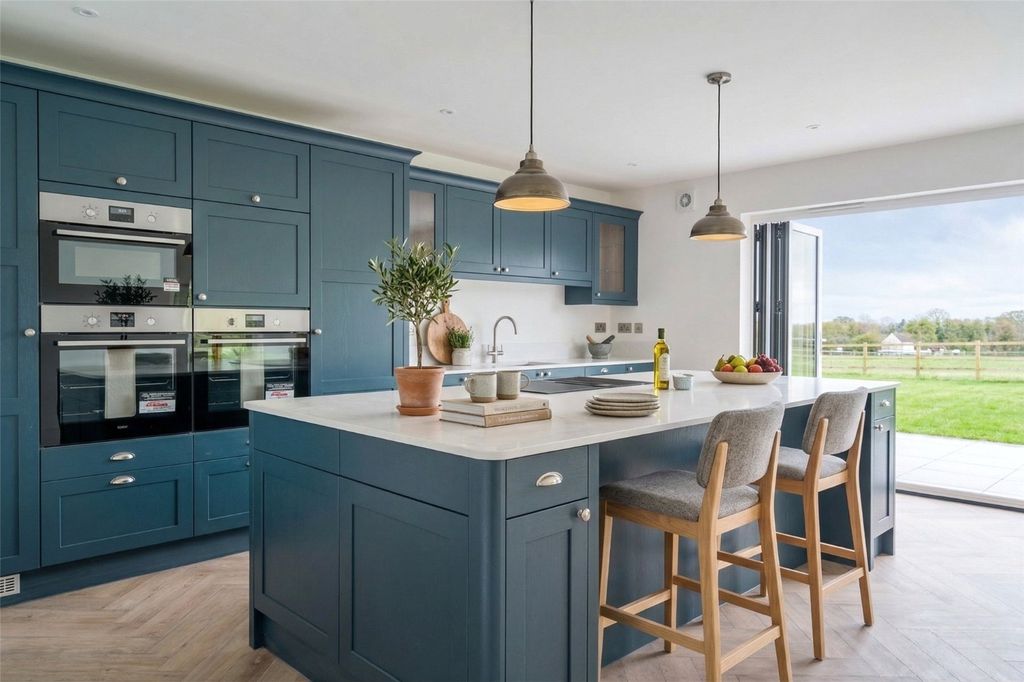 Property photo 2 of 14 Kitchen