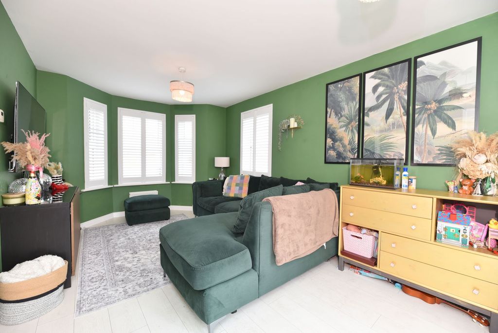 Property photo 2 of 22