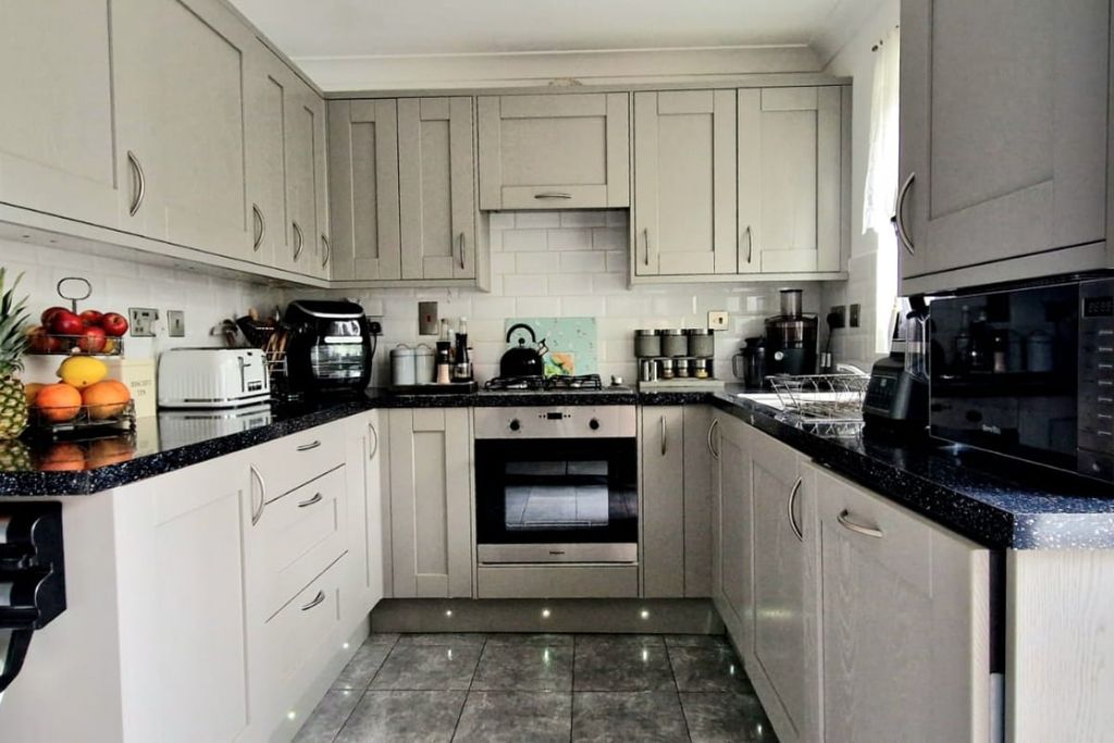 Property photo 2 of 18