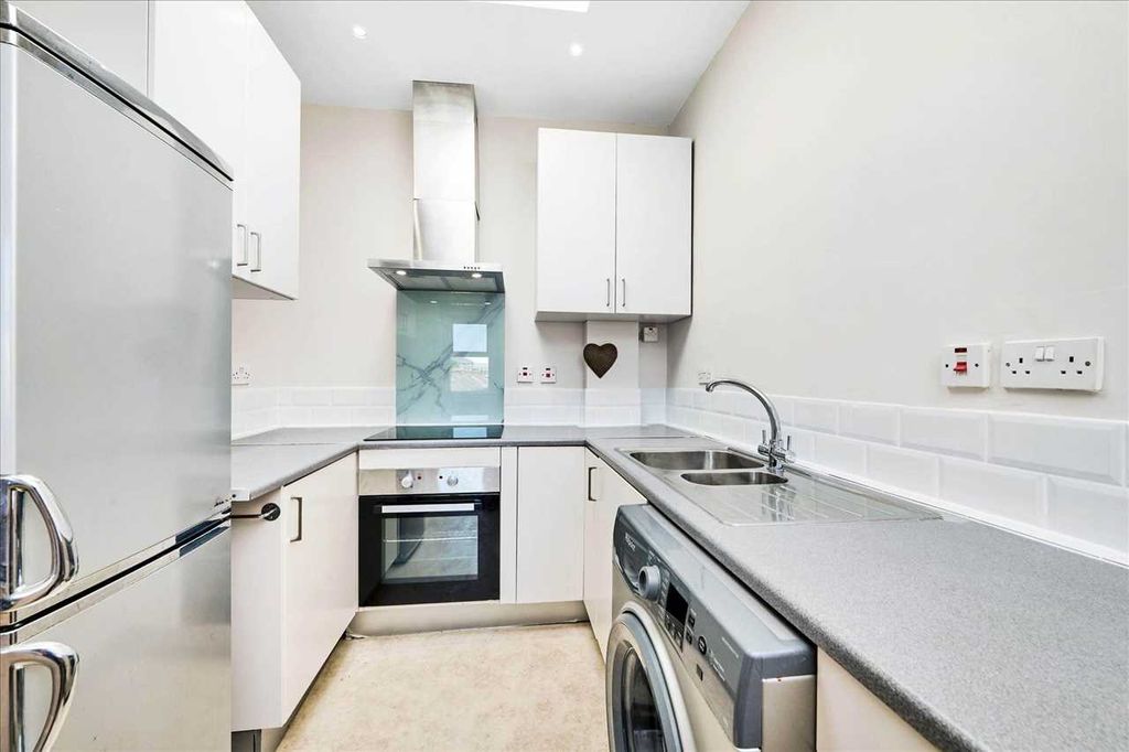 Property photo 3 of 7 Kitchen
