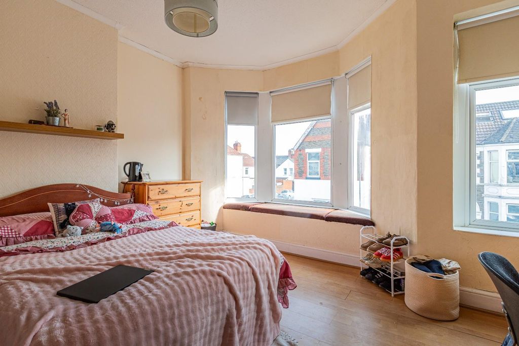 Property photo 3 of 10 Dogfield Street 85-6.Jpg