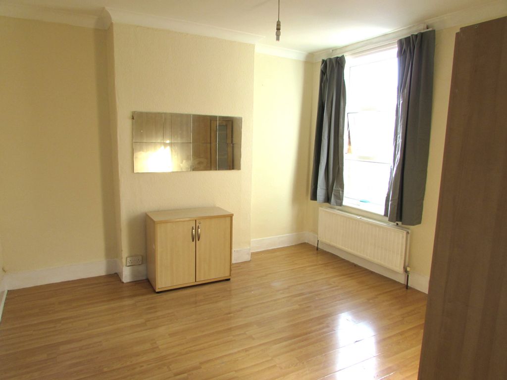 Property photo 3 of 8 Gallery