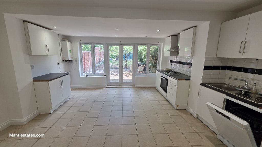 Property photo 3 of 17 Kitchen-Diner