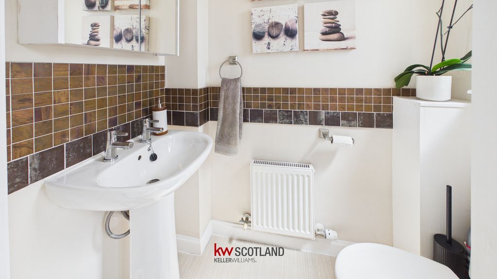 Property photo 3 of 35