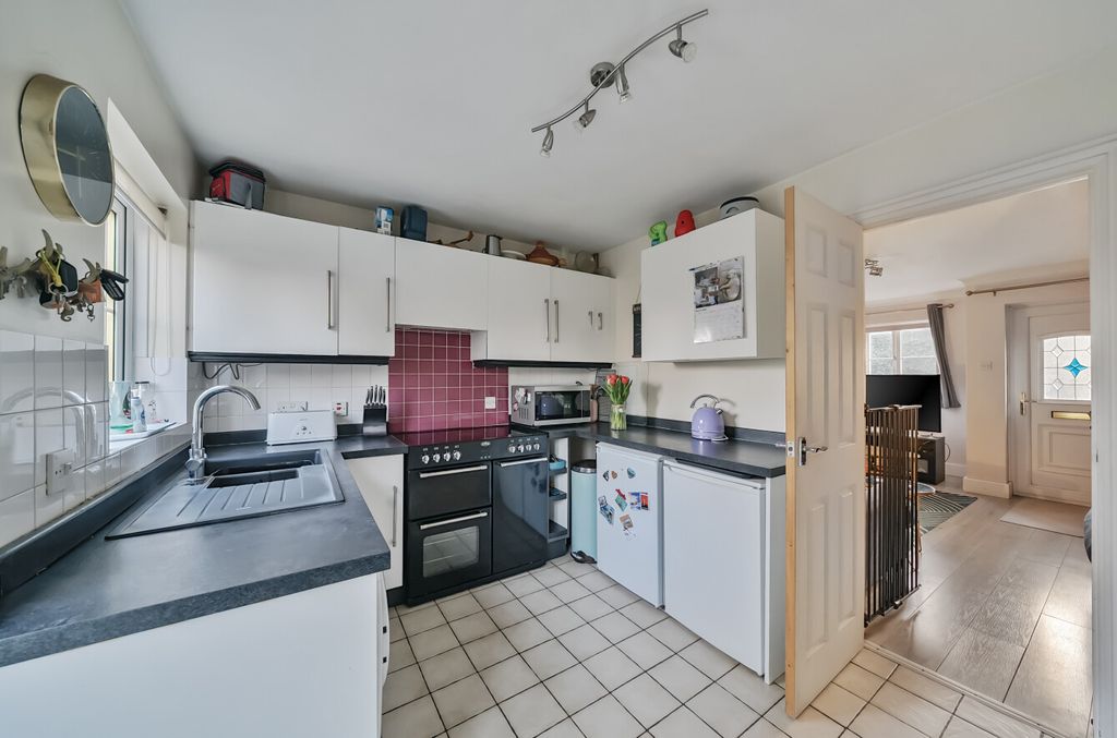 Property photo 2 of 12 Kitchen