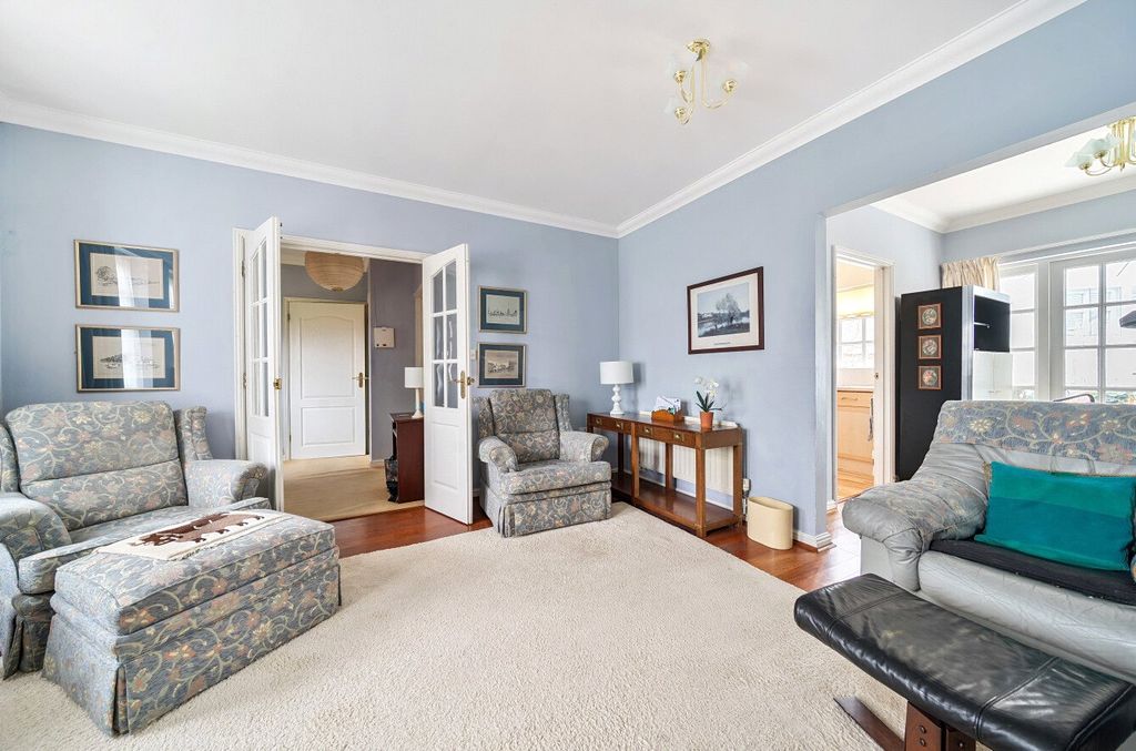 Property photo 3 of 14 Sitting Room